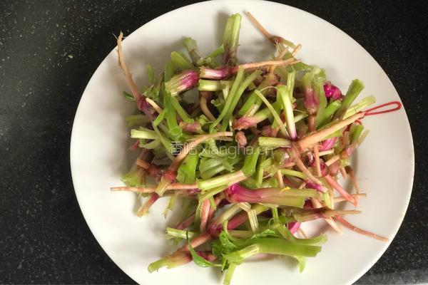 蚝油菠菜根的做法图解1