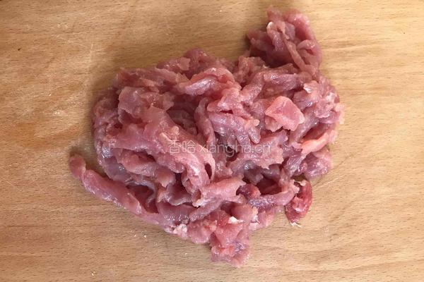 菠菜梗炒肉的做法图解1