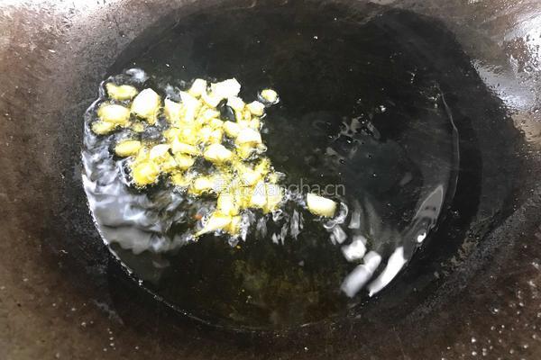蒜香菠菜梗的做法图解5