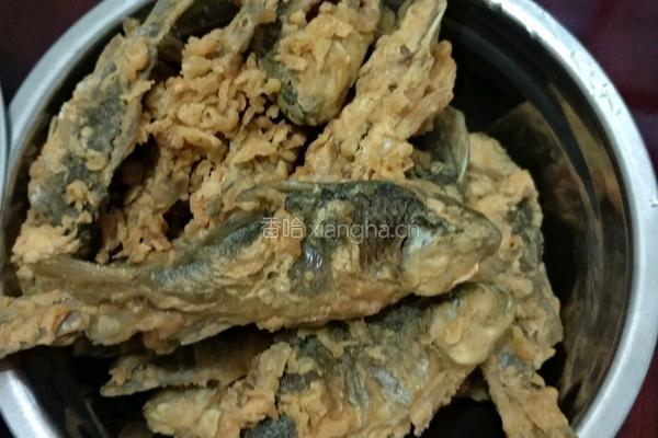 油炸鲫鱼的做法图解5