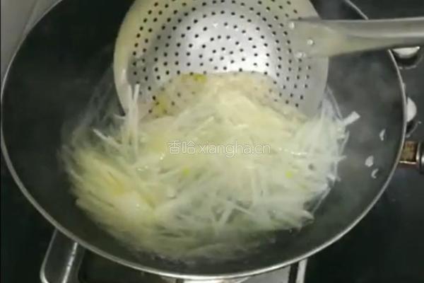 泡椒土豆丝的做法图解1