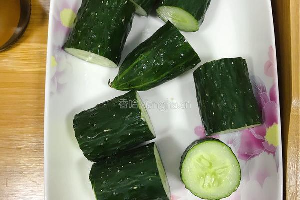 黄瓜卷的做法图解1