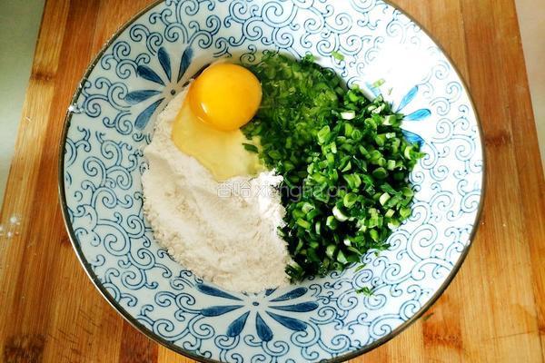 韭菜鸡蛋饼的做法图解3