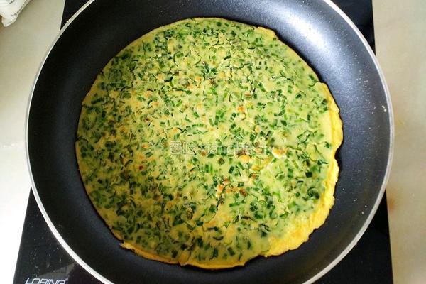 韭菜鸡蛋饼的做法图解12