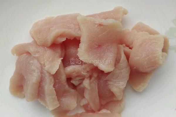 西芹溜鱿鱼肉片的做法图解5