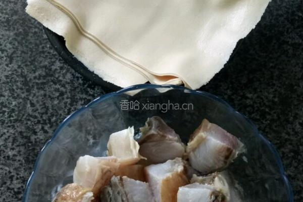 咸鱼蒸千张卷的做法图解3