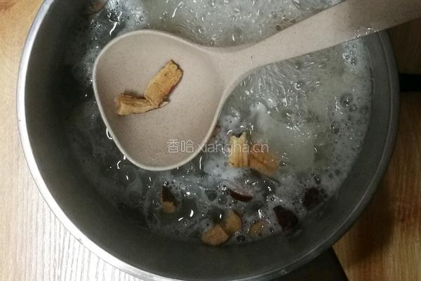 桃胶银耳羹的做法图解3