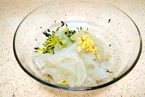 黄瓜丝拌拉皮的做法图解3