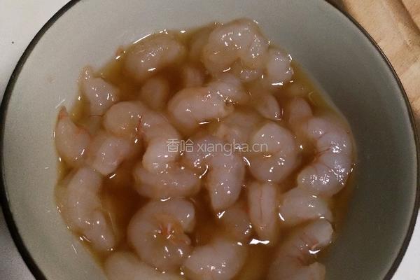 虾仁炒饭的做法图解1