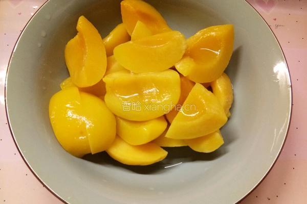 黄桃草莓水果罐头的做法图解2