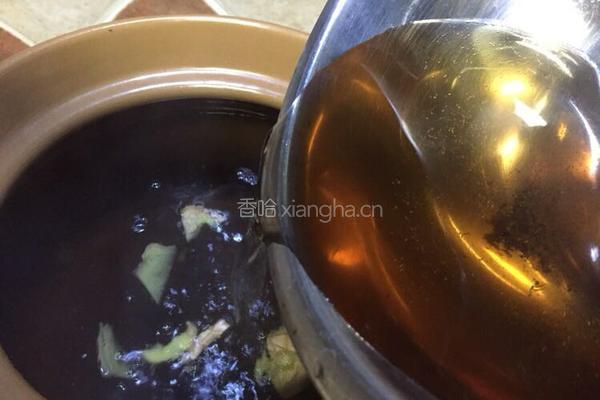 黑熊掌菌鲜笋土鸡汤的做法图解6