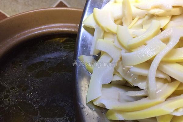 黑熊掌菌鲜笋土鸡汤的做法图解13