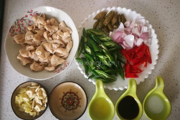 尖椒熘肥肠的做法图解4