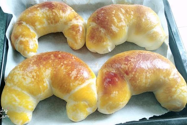 牛角豆沙餐包的做法图解1