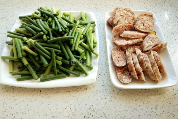 蒜薹炒腊肠的做法图解2