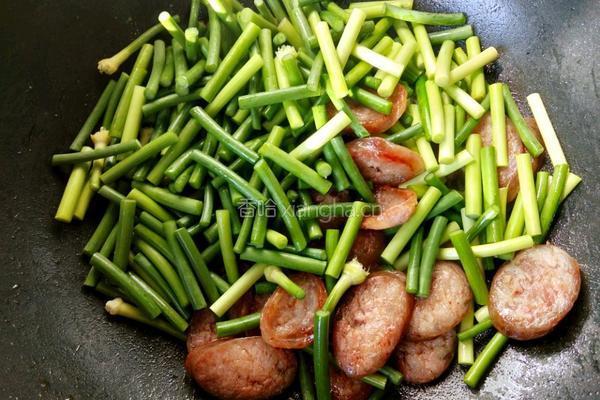 蒜薹炒腊肠的做法图解4