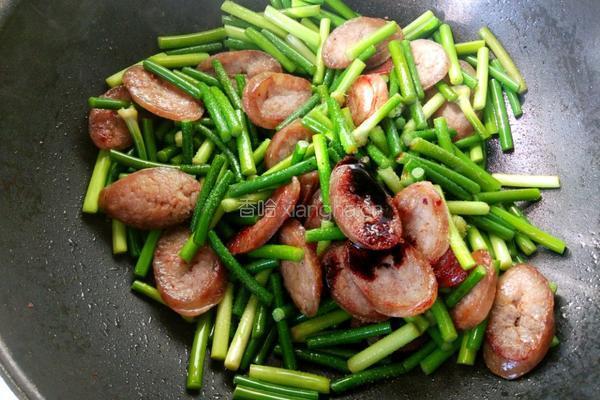蒜薹炒腊肠的做法图解5