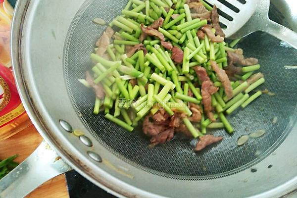 蒜苔炒肉的做法图解5