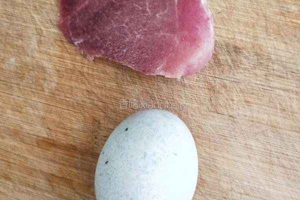 皮蛋瘦肉粥的做法图解1