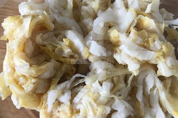 土豆丝炒酸菜丝的做法图解1
