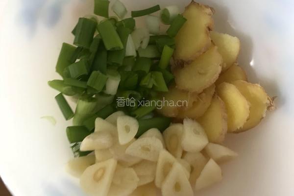 土豆丝炒酸菜丝的做法图解3