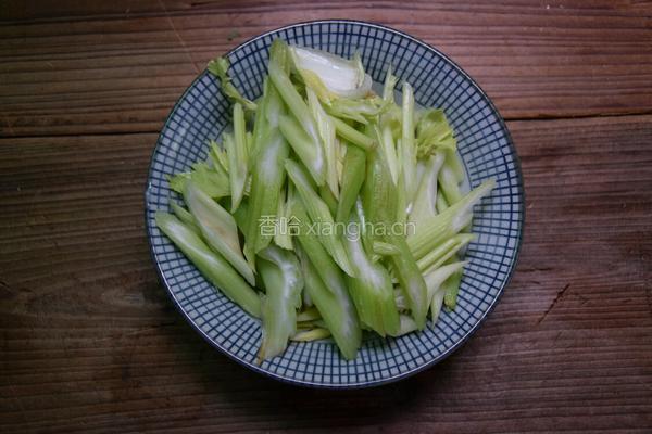 芹菜炒肉的做法图解2