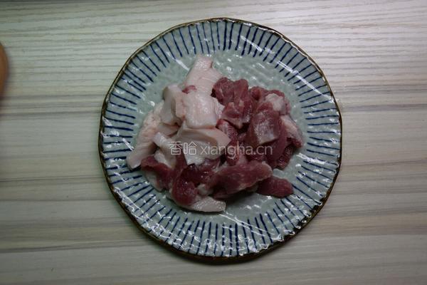 洋葱炒肉的做法图解1