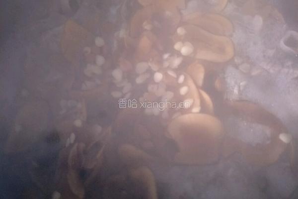 白菜干猪肺汤的做法图解5