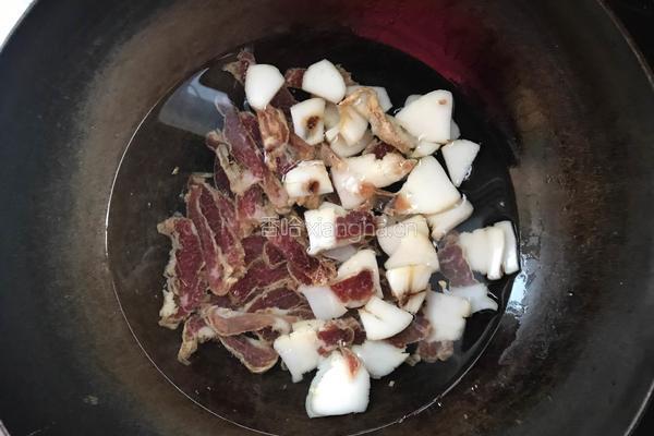 蒜苔炒腊肉的做法图解3