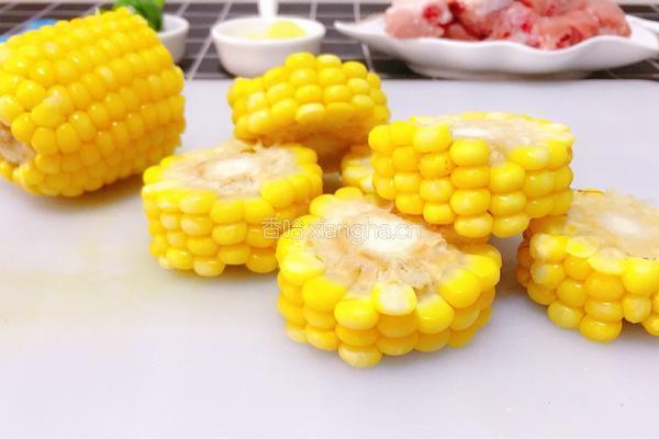 玉米山药排骨汤的做法图解4