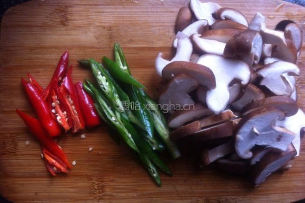 香菇炒腐竹的做法图解2
