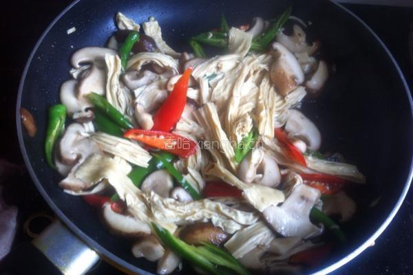 香菇炒腐竹的做法图解5