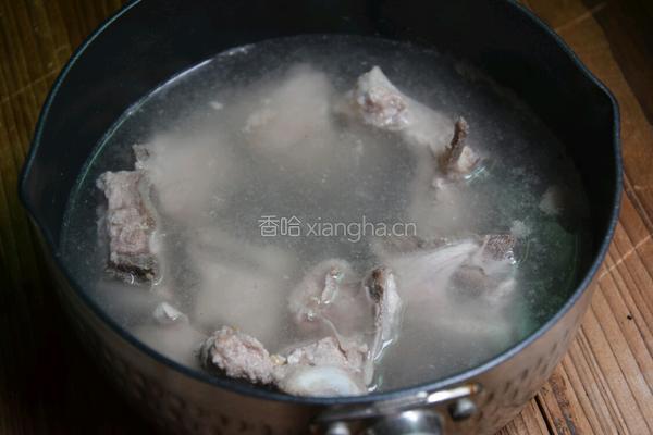 黄豆苦瓜骨头汤的做法图解4