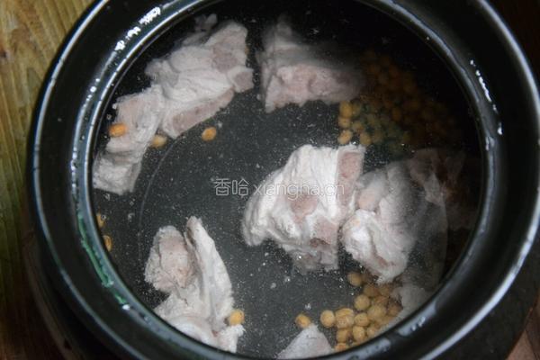 黄豆苦瓜骨头汤的做法图解5