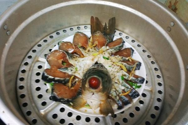 清蒸鲤鱼的做法图解8
