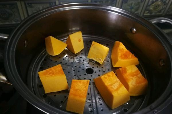 南瓜豆沙椰蓉卷的做法图解2