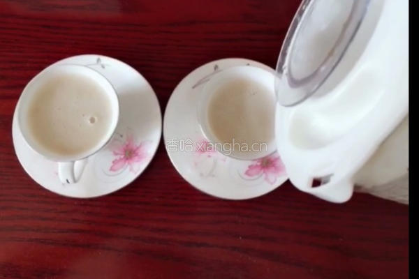 蜂蜜香蕉饮的做法图解7