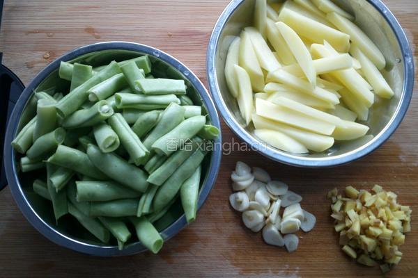 四季豆炒土豆的做法图解2