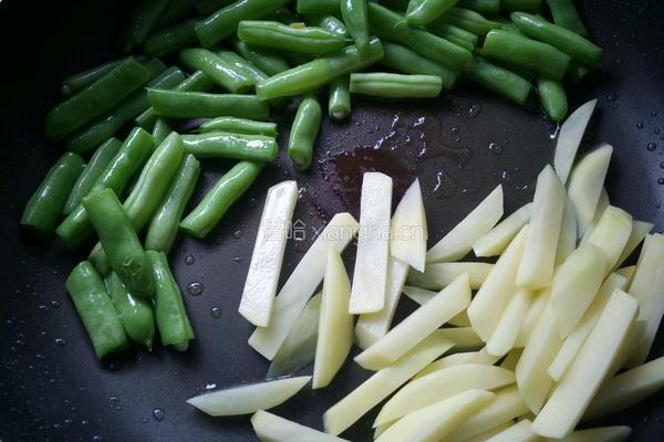 四季豆炒土豆的做法图解5