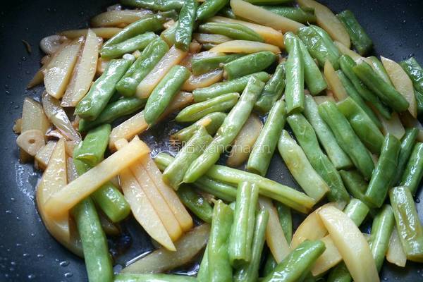 四季豆炒土豆的做法图解9