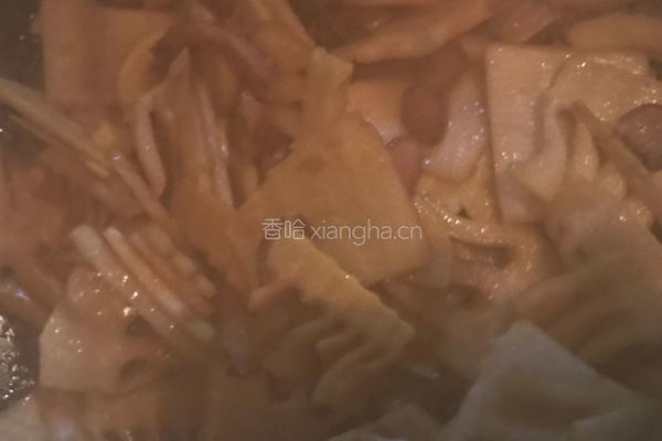 腊肉烧冬笋的做法图解2