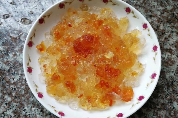 红枣牛奶炖桃胶的做法图解2