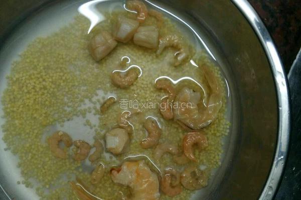 自制小米瘦肉鸡蛋蒸面的做法图解1