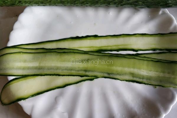 凉拌黄瓜卷的做法图解3