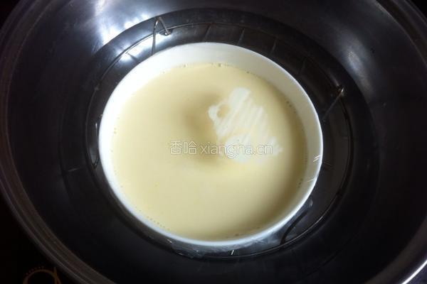牛奶炖蛋的做法图解4