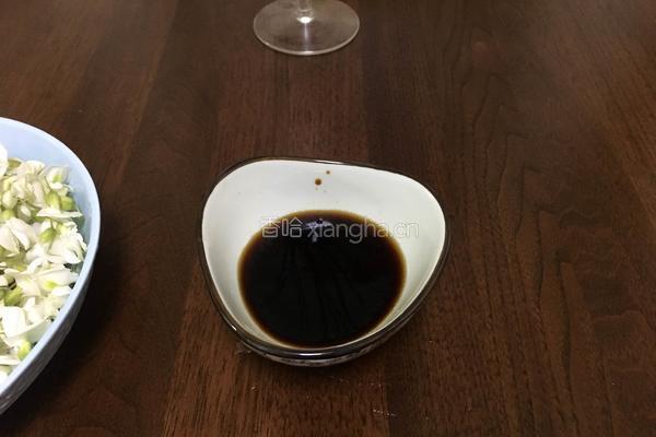 凉拌槐花的做法图解3