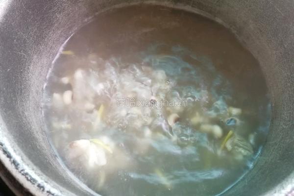 眉豆薏米排骨粥的做法图解5