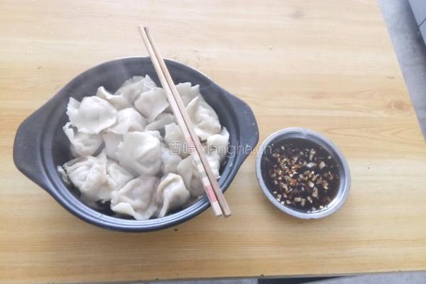 砂锅炖煮水饺的做法图解4