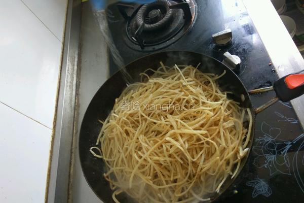 豆芽肉丝焖饼的做法图解4