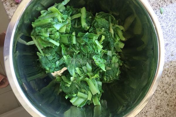 腌猪肉烩小白菜的做法图解4